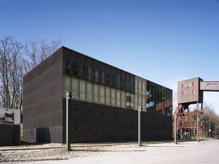 Süd-Ostecke: schwarzer Sichtbeton als fugenloser Ortbeton - Depot und Verwaltung RUHR MUSEUM auf Zollverein